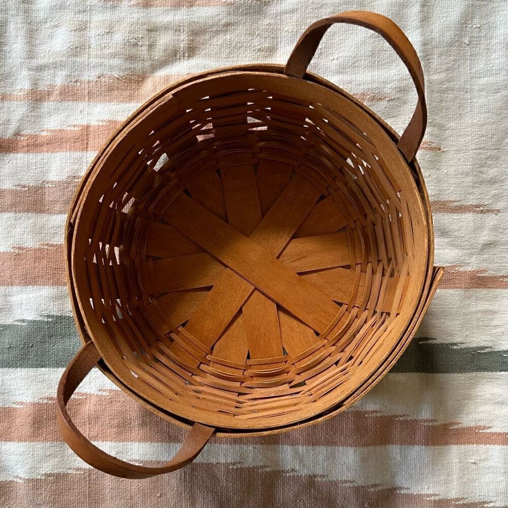 Longaberger 1995 Round Darning Basket with Leather Handles and Plastic Liner - Picture 5 of 9
